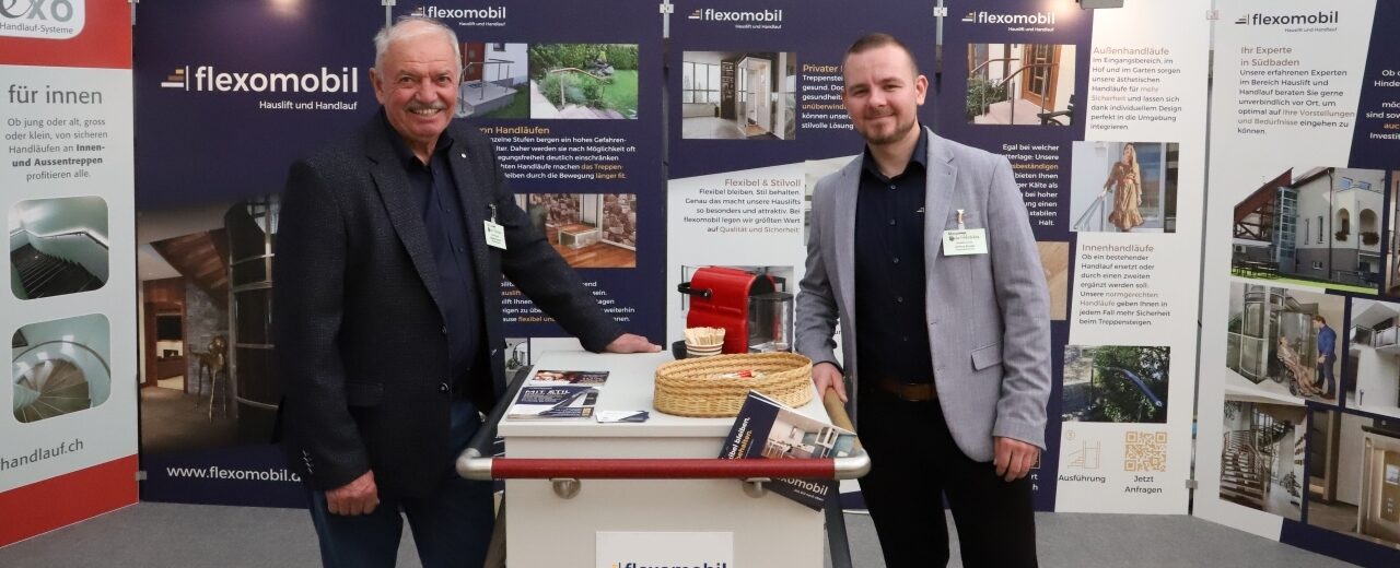 Jerome Bruder und Siegfried Schmid als Geschäftsleitung von flexomobil Gottmadingen auf der Messe in Waldshut-Tiengen auf Ihrem Messestand